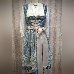 Size 46, German made dirndl. Light wear, no stains.